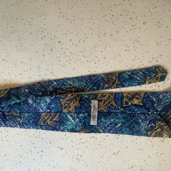 Hilo Hattie Made In Hawaii Tie! - Picture 3 of 4